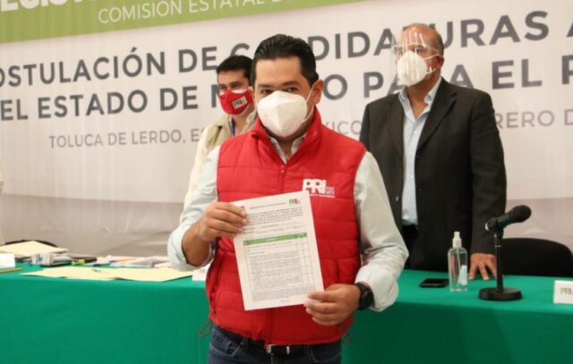 Guillermo Zamacona registra su precandidatura para diputado de Huixquilucan