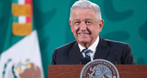 AMLO dice que ha cumplido su compromiso de no aumentar los precios de gasolina, luz, gas y diesel