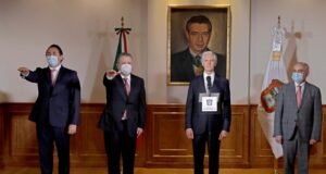 Del Mazo nombra nuevos secretarios de Salud y de Desarrollo Económico