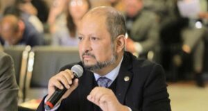 Max Correa se compromete con las mujeres de Tlalnepantla