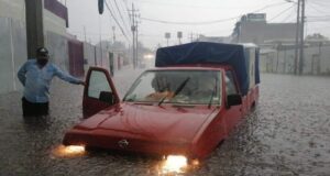 Atizapan entrega apoyos a damnificados por inundaciones Atizapan entrega apoyos a damnificados por inundaciones
