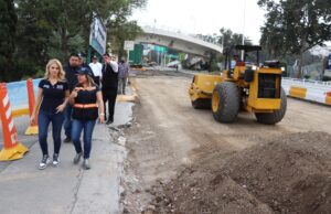 Alcaldesa de Huixquilucan supervisa repavimentación de Boulevar Interlomas