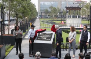Alfredo del Mazo entrega la remodelada Plaza González Arratia en Toluca