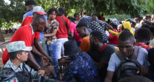 Persiste la saturación de migrantes en la frontera sur de México a pesar de la disminución