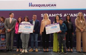 Entrega Huixquilucan 19 mil becas y monederos electrónicos