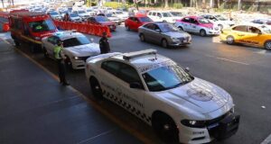 Servicios de taxis por aplicación continúan en el AICM sin sanciones severas