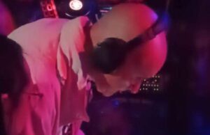 Irvine Welsh se presenta como DJ en el Centro Histórico de México