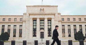 La Fed examina sus opciones ante posibles recortes de tasas para estabilizar la economía