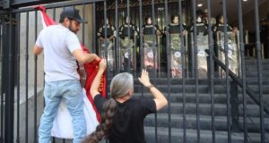 Transportistas y campesinos presionan por diálogo ante Segob en México