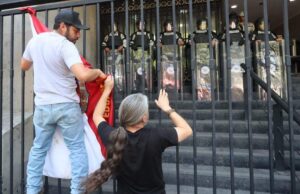 Transportistas y campesinos presionan por diálogo ante Segob en México