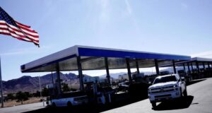 Cómo el alza de la gasolina afecta a las familias de bajos ingresos en EU