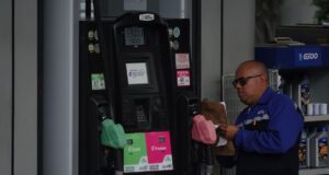 Gobierno invita a gasolineros a taller sobre comisiones de pago
