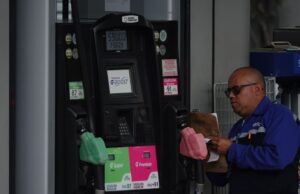 Gobierno invita a gasolineros a taller sobre comisiones de pago