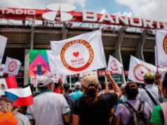 Marcha del Colectivo Una Luz en el Camino por desaparecidos durante México vs Chequia