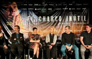 El charco inútil de teatro: amor y locura en una historia cautivadora