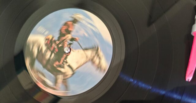 reality-awaits-the-strokes-sentimentalismo-musical
