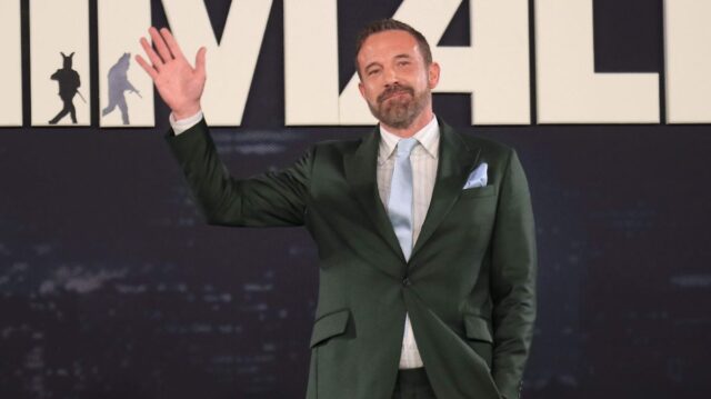 ben-affleck-brilla-en-la-alfombra-roja-de-animales-en-netflix